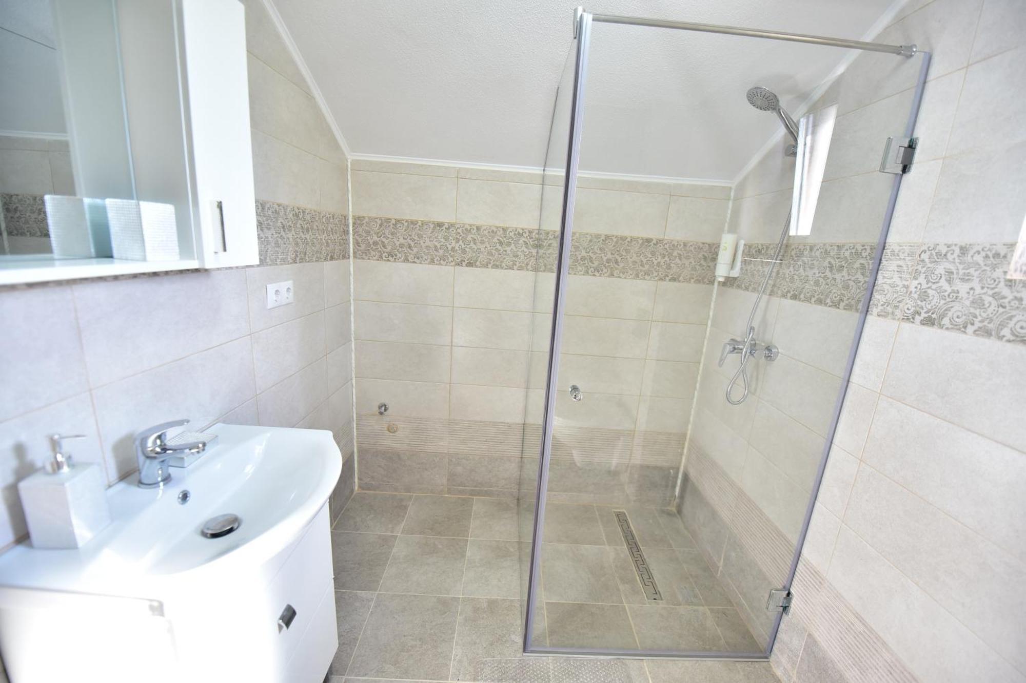 Regim Hotel Hanea Jacuzzi In Camera,Piscina Exterioara Si Sauna Comuna Sybin Zewnętrze zdjęcie